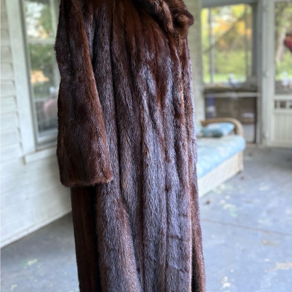 Classic Brown Full-Length Fur Coat (chocolate mink) - Picture 13 of 16